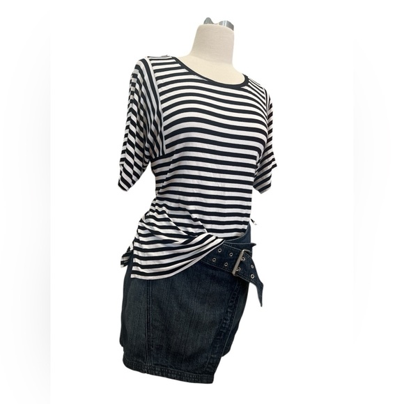 Black and White Striped Short Sleeve Tee - Picture 3 of 7